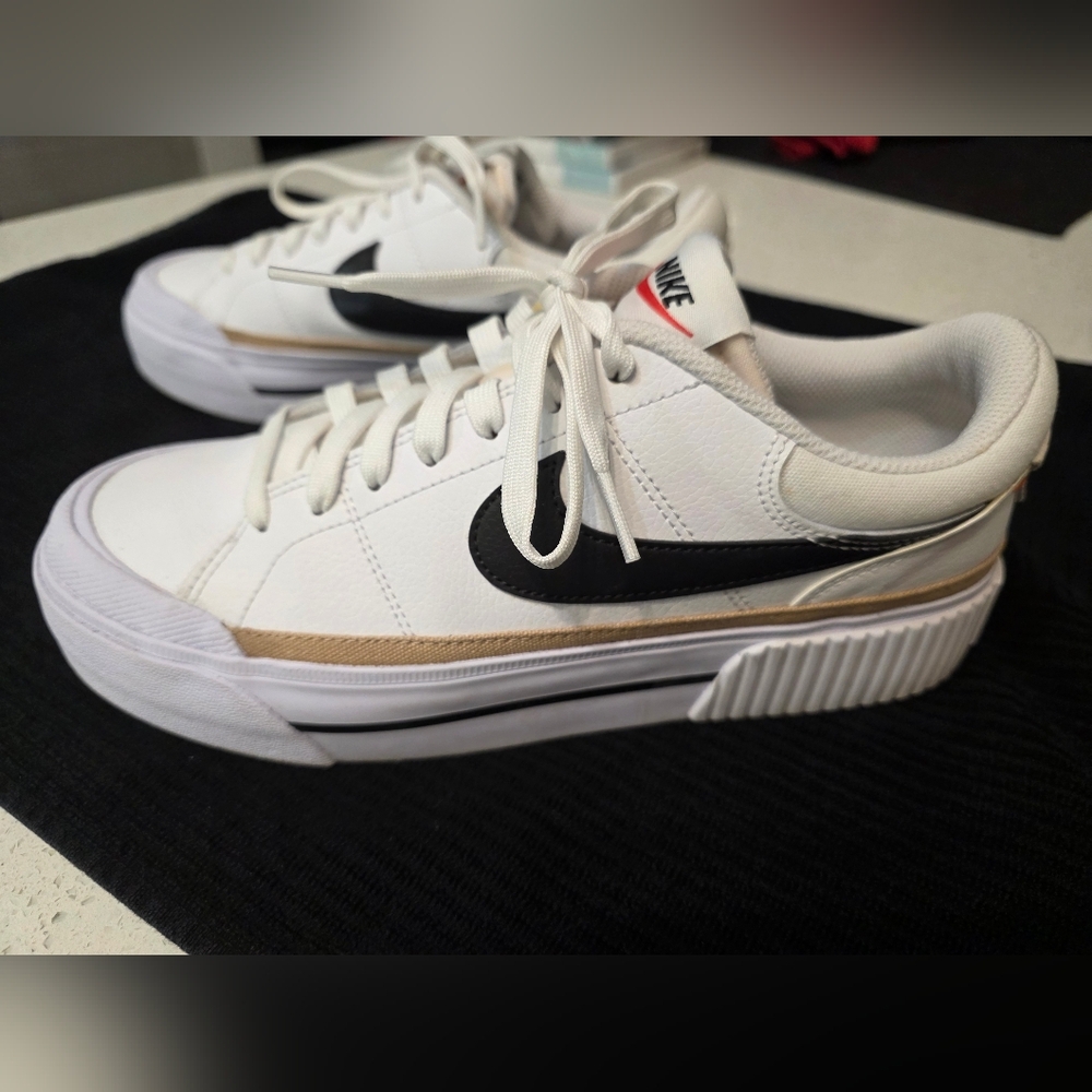 Nike Womens Court Legacy Lift Platform Shoe